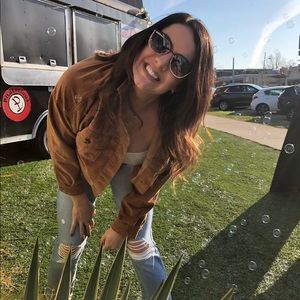 Meet your Posher, Hollie